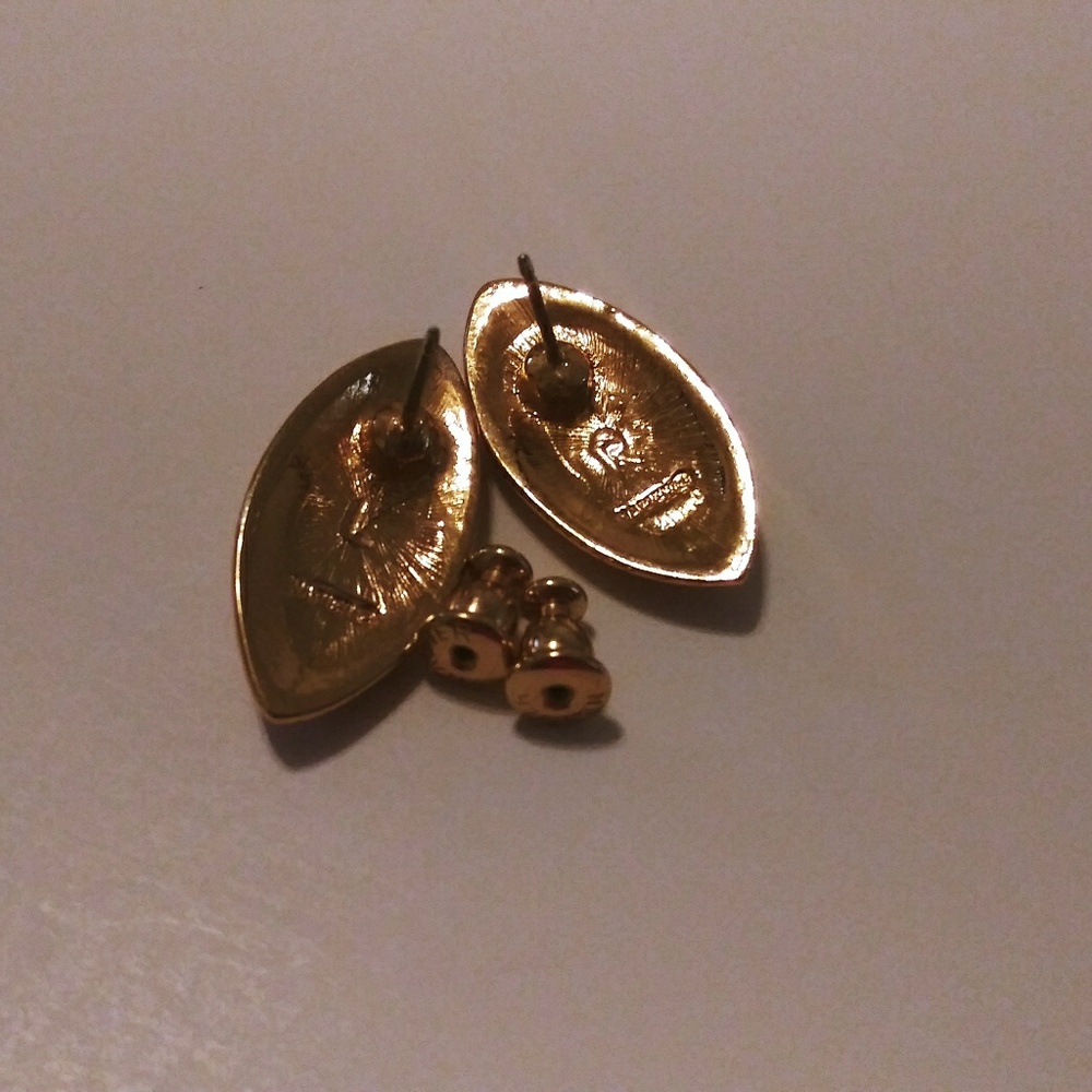 Earring Napier